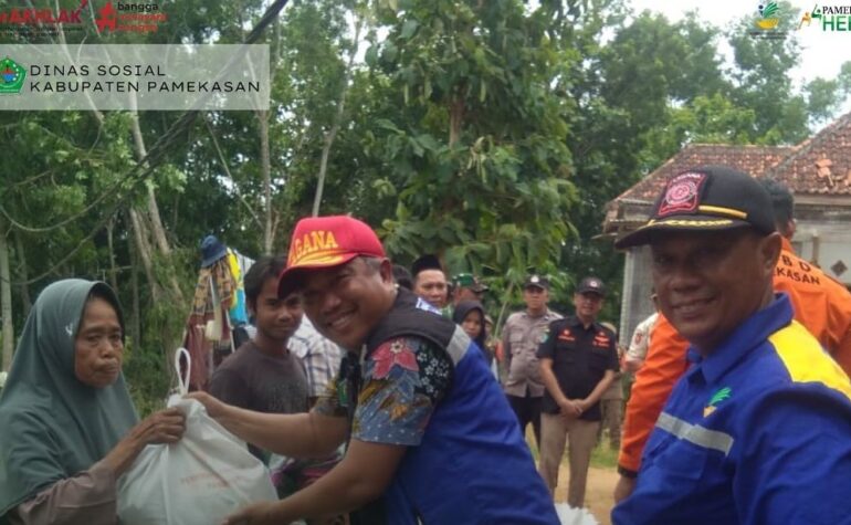 Penyerahan Bantuan Logistik