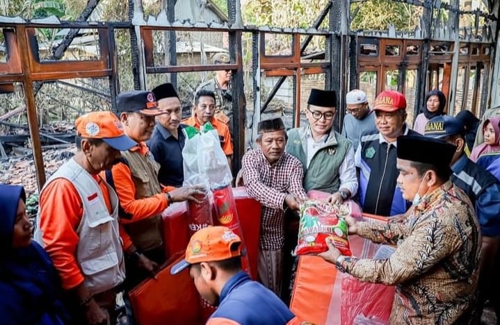 Respon Sosial Mengunjungi Korban Bencaa Kebakaran di Desa Banyupelle, Palengaan. 19 Juli 2023