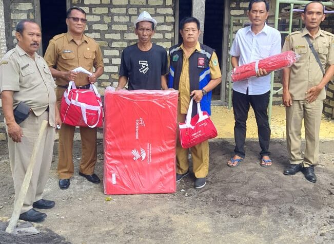 Pemantauan,monitoring sekaligus pemberian bantuan logistik terhadap korban di kampung baru kelurahan kowel Kab. Pamekasan